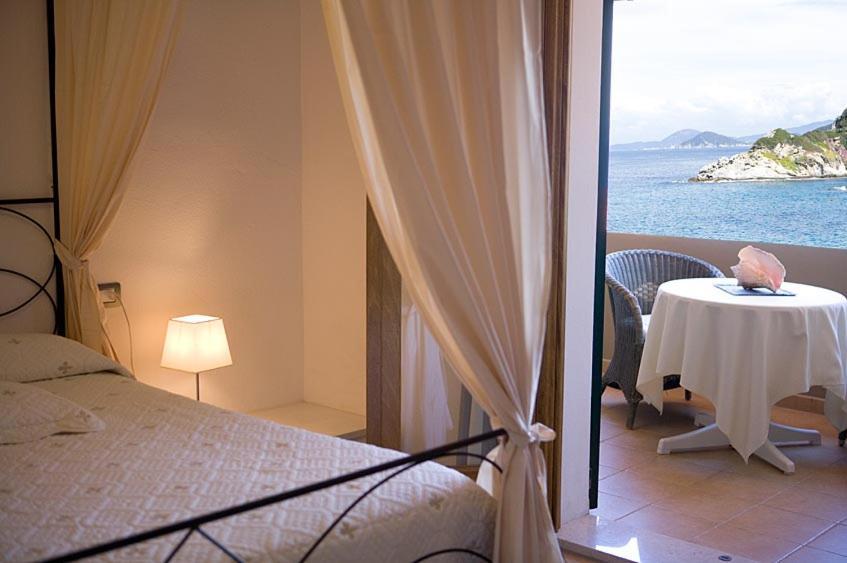 Hotel Barsalini SantʼAndrea エクステリア 写真