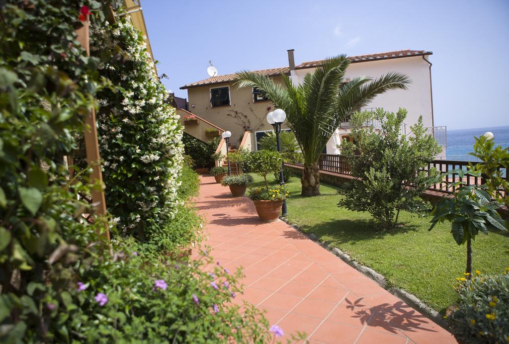 Hotel Barsalini SantʼAndrea エクステリア 写真