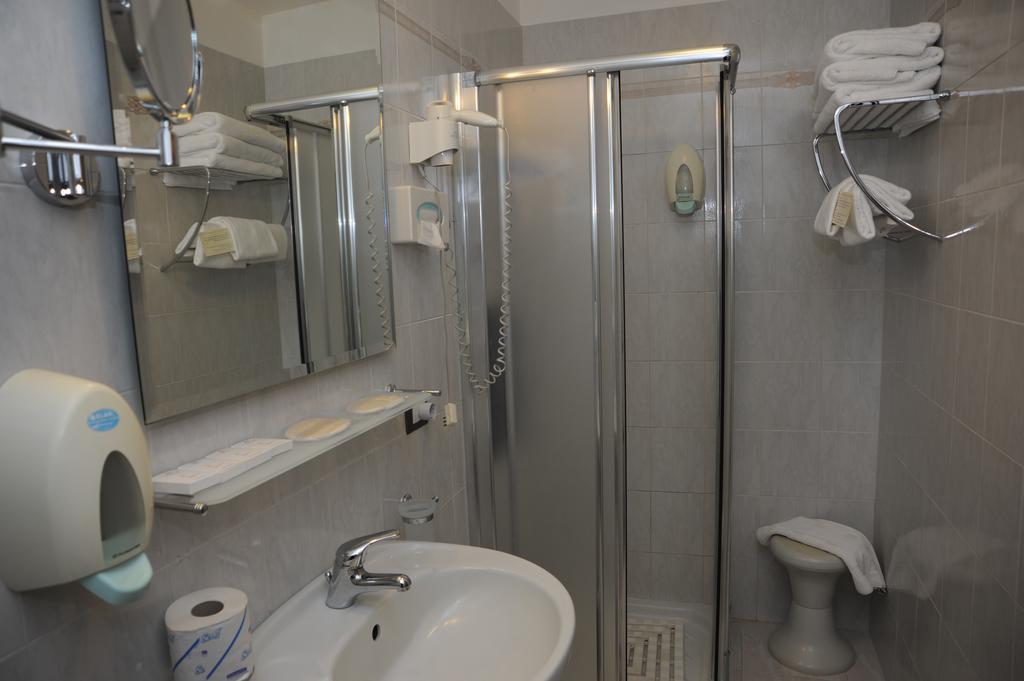 Hotel Barsalini SantʼAndrea エクステリア 写真