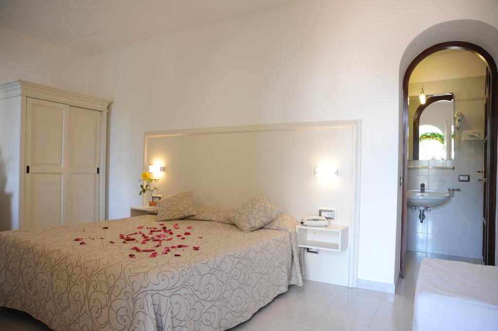 Hotel Barsalini SantʼAndrea エクステリア 写真
