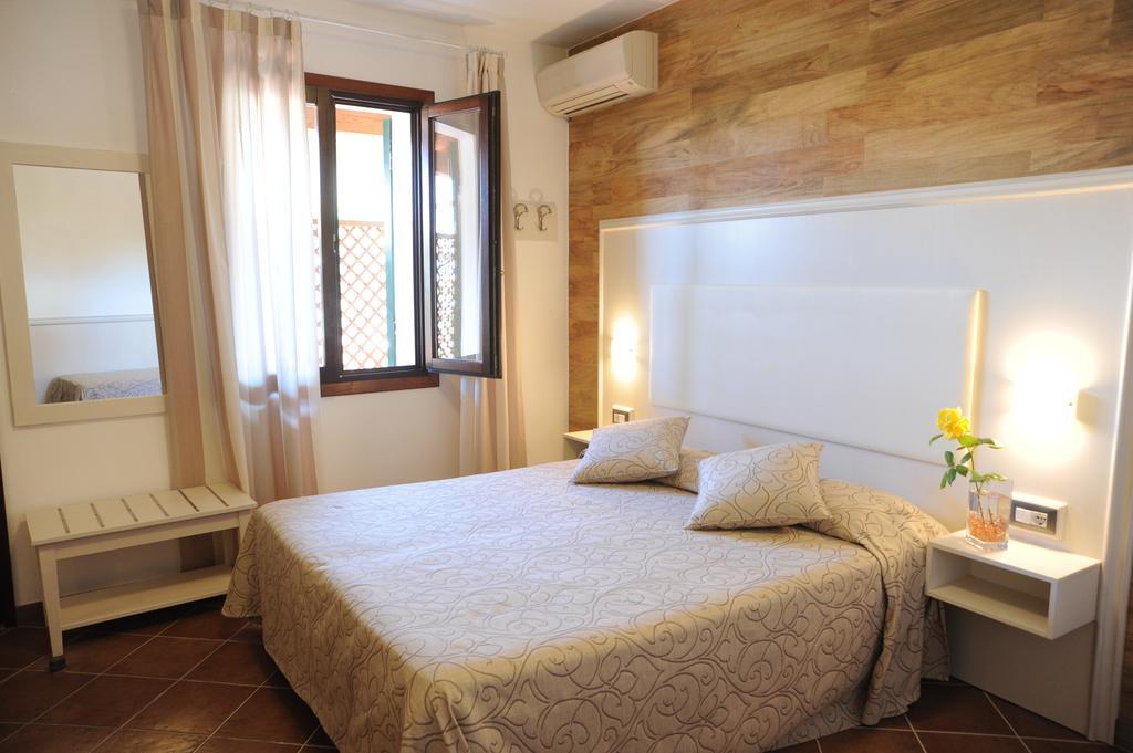 Hotel Barsalini SantʼAndrea エクステリア 写真